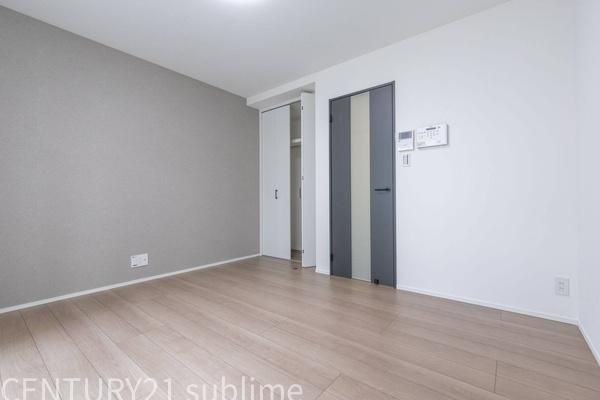 �y�����E���r���O�z�@