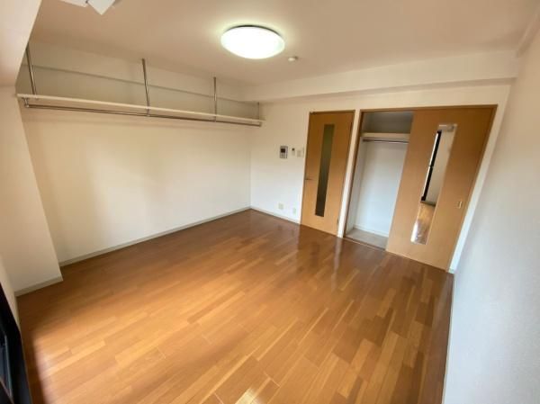 �y���]�z�@