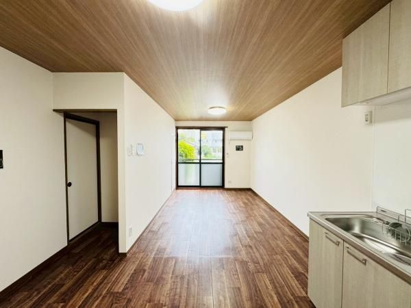 �y�����E���r���O�z�@