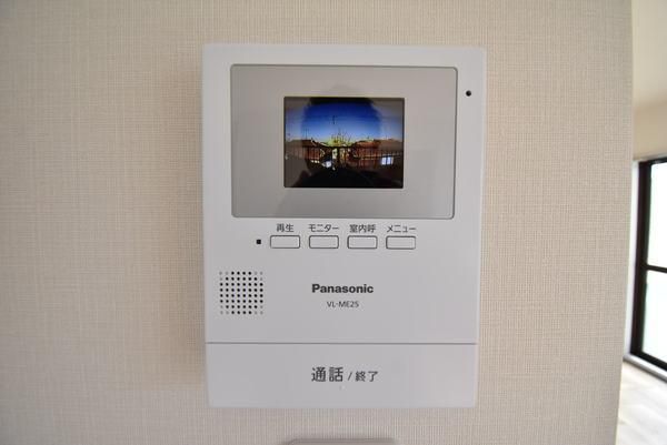 �y�Z�L�����e�B�z�@