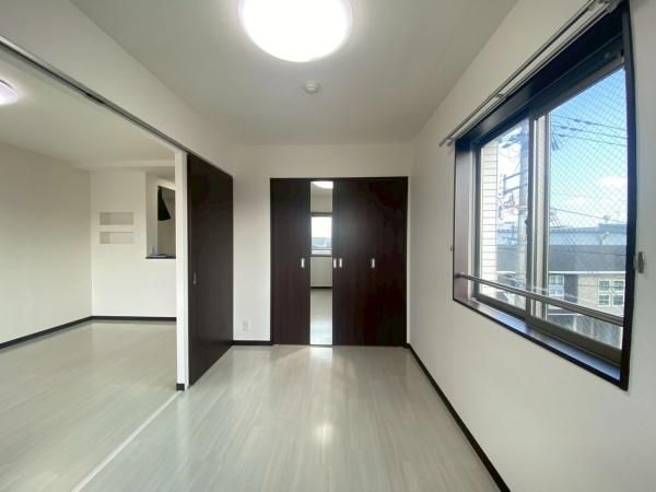 �y�����E���r���O�z�@