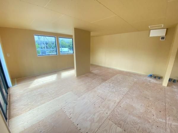 �y�����E���r���O�z�@