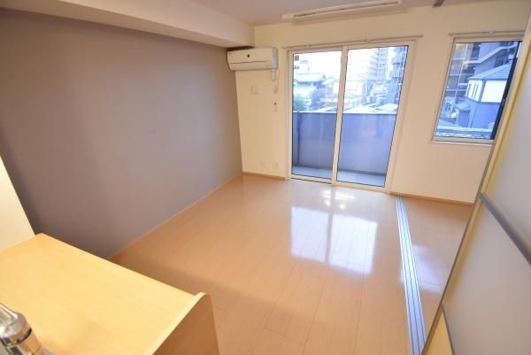 �y�����E���r���O�z�@