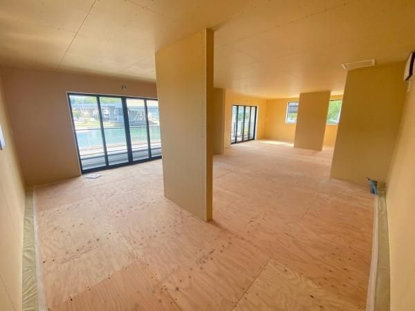 �y�����E���r���O�z�@