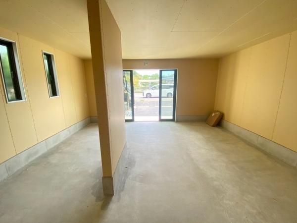 �y�����E���r���O�z�@