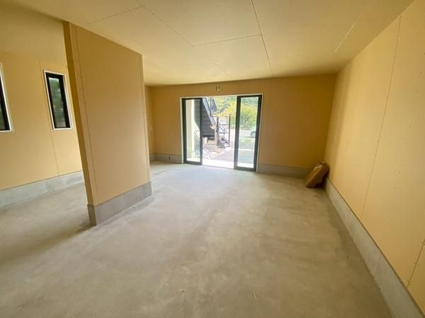 �y�����E���r���O�z�@