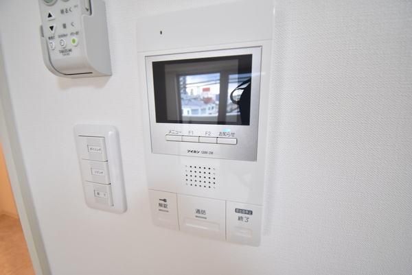 �y�Z�L�����e�B�z�@