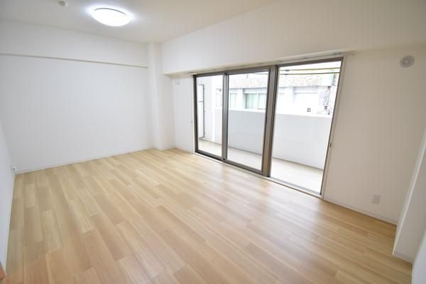 �y�����E���r���O�z�@