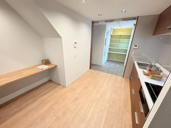 �y�����E���r���O�z�@