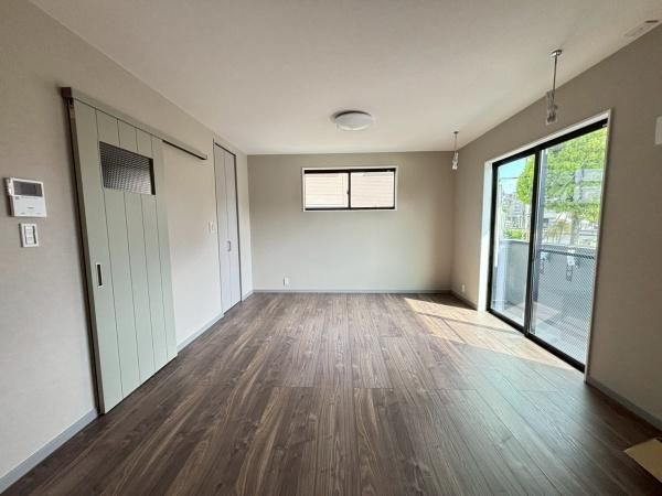 �y�����E���r���O�z�@